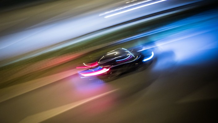 Chiemsee: Ein Porsche und ein McLaren haben sich auf der A8 ein illegales Rennen geliefert (Symbolbild).