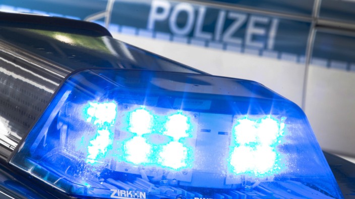 Mönchengladbach: Mit Absicht ist ein 24-Jähriger auf das Heck eines Polizeiwagens aufgefahren.