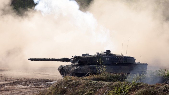 Rüstungslieferungen: Davon hätte die Ukraine gerne etwa 300: "Leopard 2"-Panzer, hier am Bundeswehrstandort Munster.