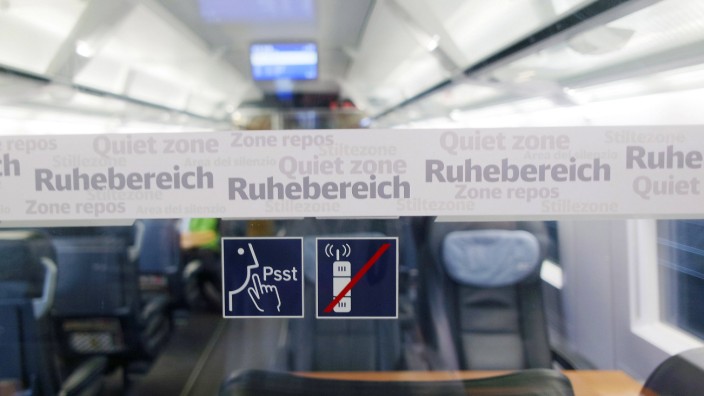 Hannover Deutschland 14 03 2017 Hinweis auf den Ruhebereich in einem ICE Fernzug der Deutschen Ba