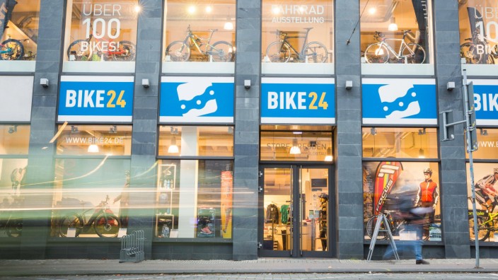 Der Bike24 Laden auf der Kesselsdorfer Straße in Dresden *** The Bike24 store on the Kesselsdorfer