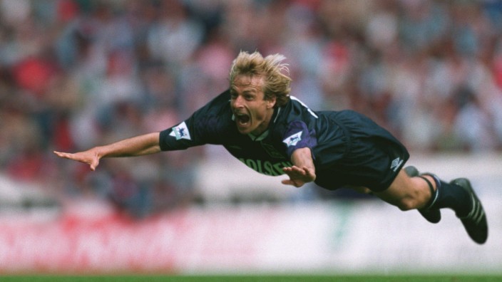 Jurgen Klinsmann Takes A Diving Celebration For Spurs 20 August 1994 PUBLICATIONxINxGERxSUIxAUTxONLY Copyright: MaryxEva; x