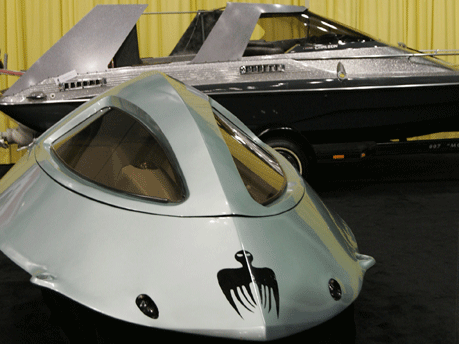 Schnellboot aus dem Film Moonraker (hinten), AP