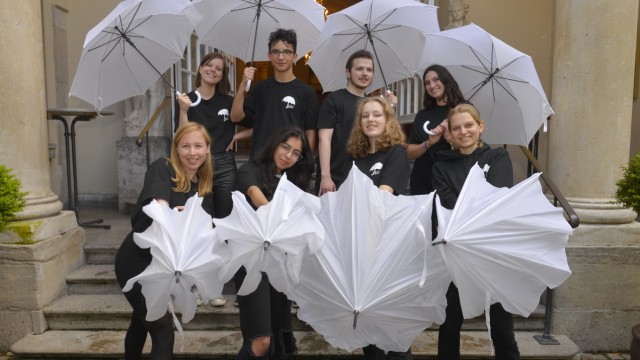 Rückblick auf 2021: Formsicher: Die Regenschirmpoeten aus Unterschleißheim gewinnen einen Tassilo-Hauptpreis.
