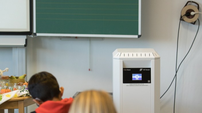 Forschungsprojekt Luftfilter Klassenzimmer Grundschule Parksiedlung, Oberschleißheim. Klasse 4c mit Lehrerin Lena Negele.