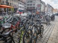 DEU Deutschland Bayern Augsburg 07 07 2018 Fahrradständer an der Maximilianstraße *** DEU Germ
