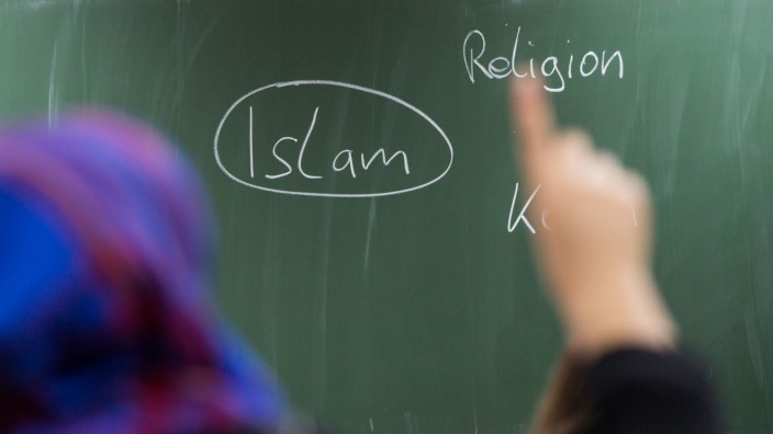 Islamunterricht in Bayern: Ein eigenes Fach allein für sie, ähnlich wie es Christen und Juden auch haben. Das verstehen viele muslimische Schüler als Wertschätzung in der Schule.