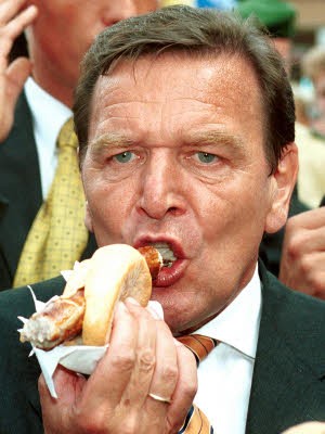Gerhard Schröder mit Bratwurst, AP