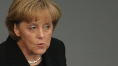 Angela Merkel und die Finanzkrise: Ruhig bleiben aber nicht tatenlos - Bundeskanzlerin Angela Merkel bei der Bundestagsdebatte zur Finanzkrise am Dienstag.