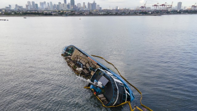 Philippinen: Die havarierte "Palawan Pearl" vor der Küste Manilas
