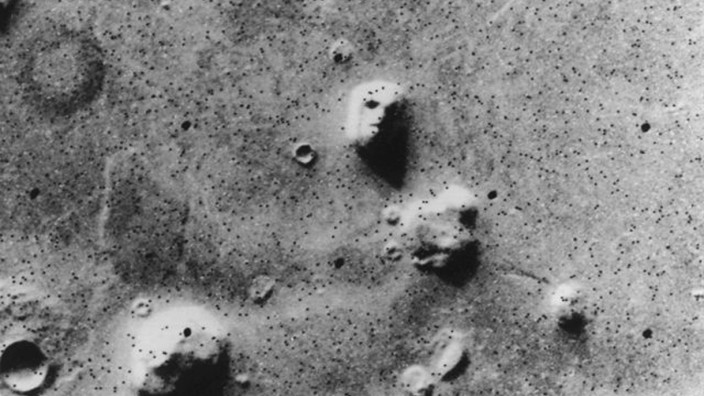 Viking orbiter image of the Face on Mars taken 25 July 1976 On 22 July 2006 the DLR operated High; B2 Bundestagswahl 2021