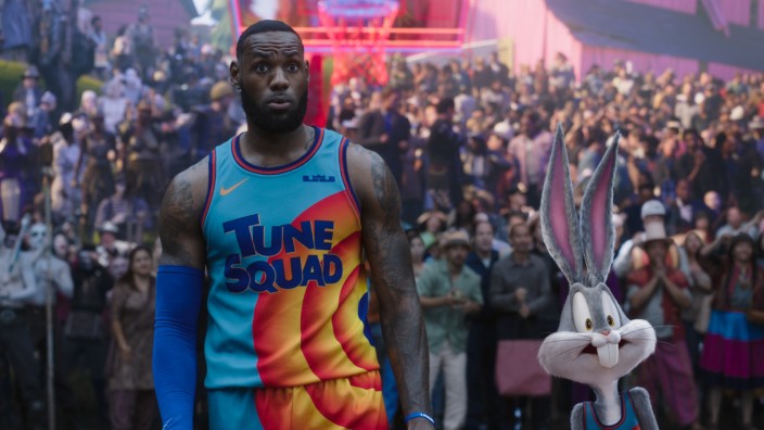 "Space Jam 2: A New Legacy" im Kino: Basketball-Superstar LeBron James und sein Kumpel Bugs Bunny in "Space Jam 2: A New Legacy".