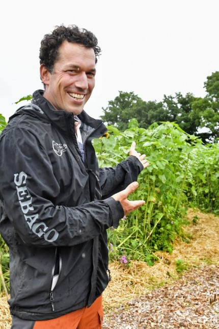 Entwicklungshilfe: Als vielseitig engagierter Landwirt betreibt Uli Ernst unter anderem auch das jährliche Feldlabyrinth am Ammersee.