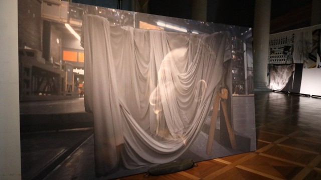 Opernfestspiele München: Die "Bühnen" von Katharina Grosse werden durch Konterfeis wie das von Kirill Petrenko zum Leben erweckt.