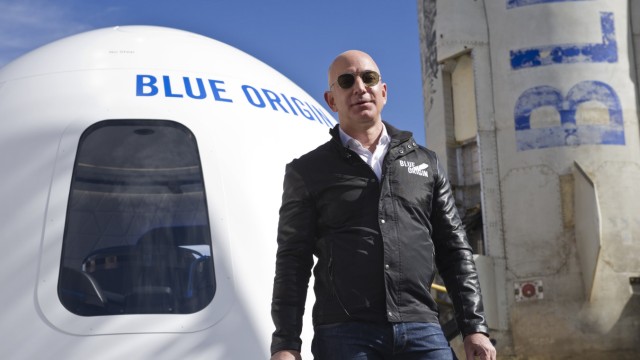 Leute des Tages: Amazon-Gründer Jeff Bezos besitzt mit Blue Origin selbst eine Raketenfirma. Um seine Internetsatelliten rechtzeitig starten zu können, bestellt der Konzern aber auch bei anderen Lieferanten.