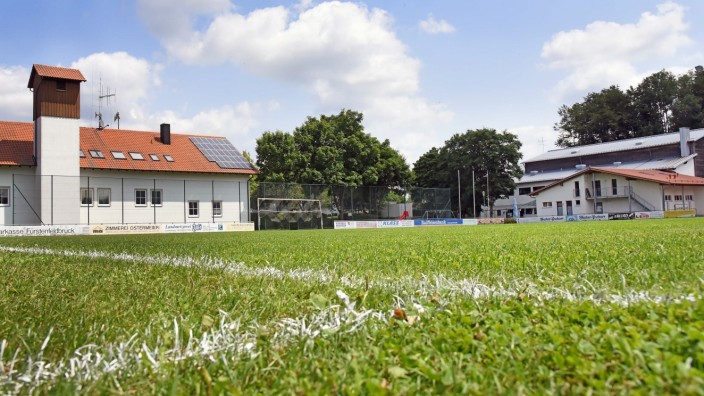 Adelshofen: Schauplatz von Siegen und Niederlagen: der Fußballplatz des SV Adelshofen-Nassenhausen