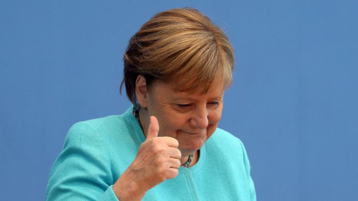 Kanzlerin Merkel stellt sich Fragen der Hauptstadt-Journalisten