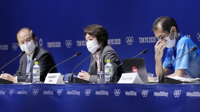 Tokyo Olympics: Organizing committee chief Hashimoto Seiko Hashimoto (C), president of the Tokyo Olympic and Paralympic; Olympia