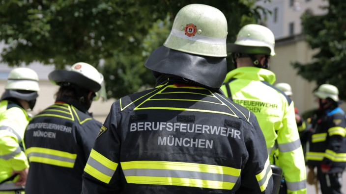 Puchheim: Ein Feuerwehrmann im Einsatz.