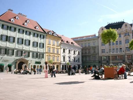 Bond-Drehorte als Touristenmagnete, Bratislava Guide
