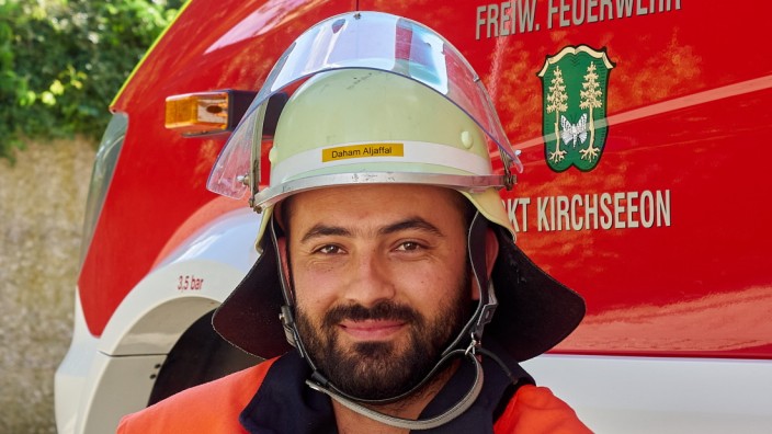 Syrische Helfer bei Feuerwehr Kirchseeon