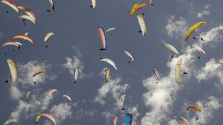 Dokumentation "Reise zum Horizont": Nicht immer strahlt der Himmel so harmlos schön: Bei der Weltmeisterschaft 2007 in Manilla, NSW, Australien, überlebte Ewa Wisnierska einen Gewitterflug in einer Höhe von 9950 Metern.