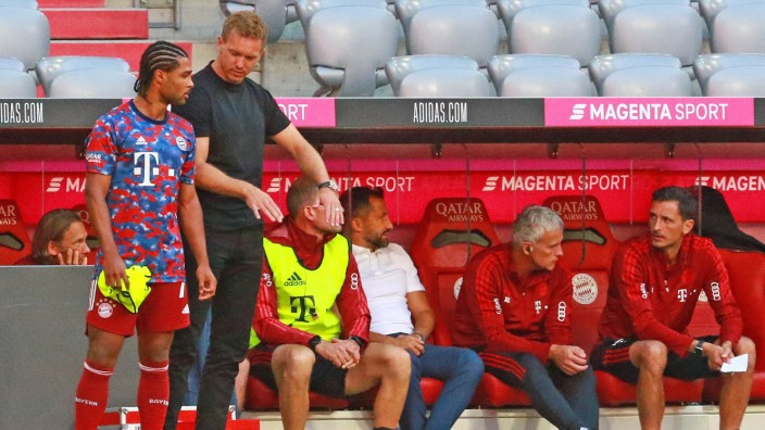 FC Bayern: Trainer Julian Nagelsmann gibt 7 Serge Gnabry Anweisungen