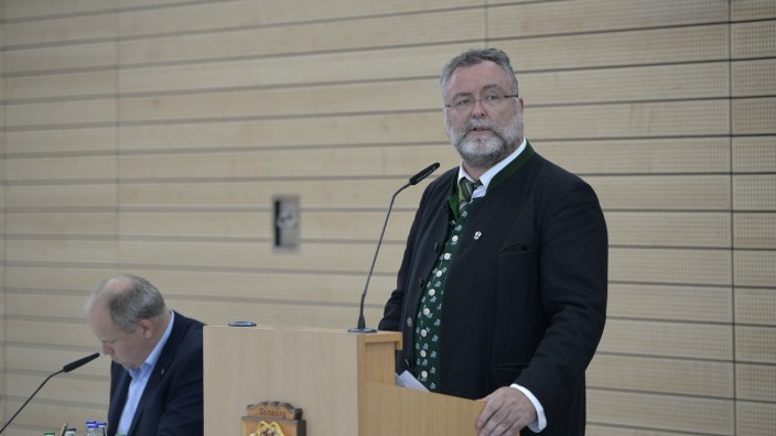Kreisumlage: Setzt sich für eine spürbare Absenkung der Kreisumlage ein und fordert, dass Landrat Christoph Göbel (CSU) auf die Kommunen zugeht: Ismanings Bürgermeister Alexander Greulich (rechts).