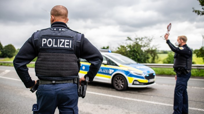 Einreise nach Deutschland: Corona-Einreisekontrollen der Bundespolizei an der niederländischen Grenze