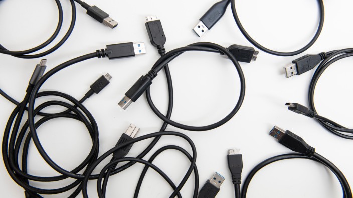 Technikstandards: Bei USB-Anschlüssen kann man sich nicht nur in den Kabeln verheddern, sondern auch in den Begriffen und den technischen Möglichkeiten.