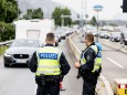 Deutsche Bundespolizisten an der Grenze zu Österreich