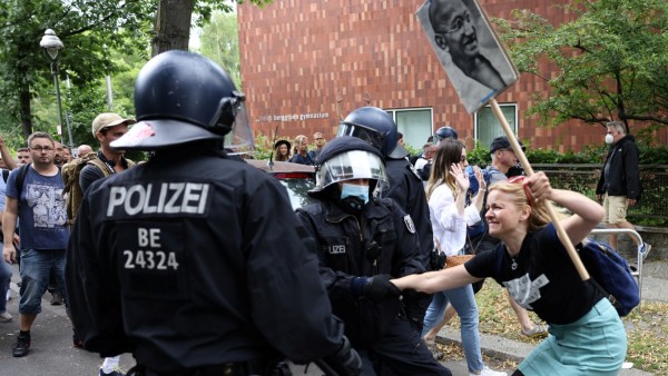 Polizei und Querdenker-Protest in Berlin