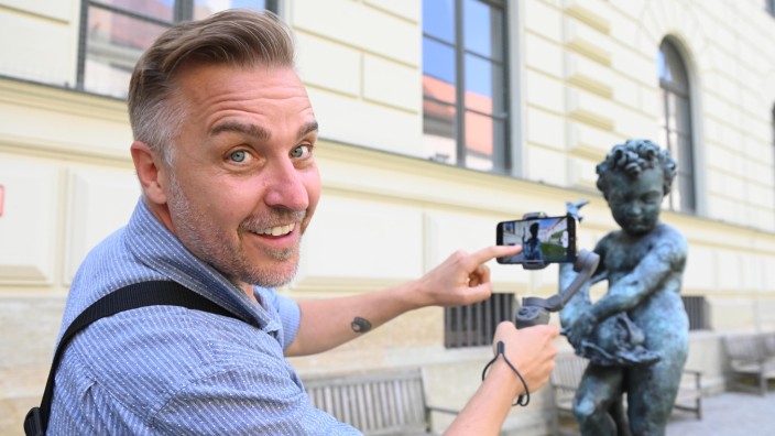 Digitaler Tourismus: Der Münchner Stadtführer Tobias Röckl streamt seine Touren seit Corona live in die weite Welt des Internets.