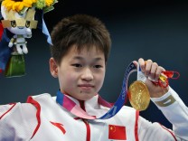 Quan Hongchan, CHN, after womenÂ s 10m platform at 2021 Olympic Games, Olympische Spiele, Olympia, OS - Tokyo2020 - in T