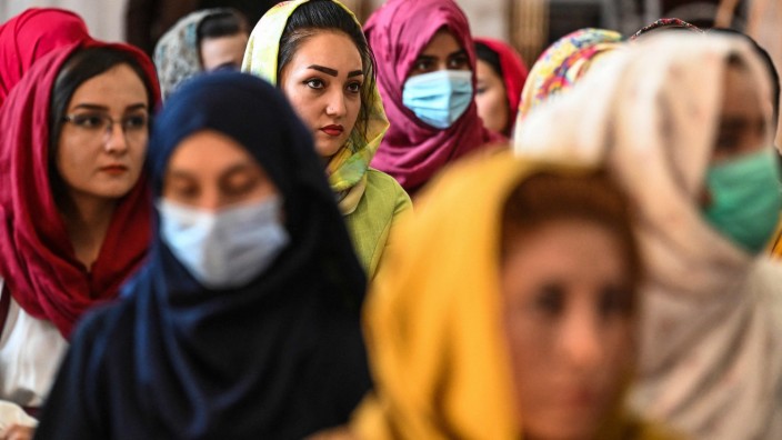Taliban: Sorgenvoller Blick in die Zukunft: Afghanische Frauen bei einem Treffen in Kabul in der vergangenen Woche.