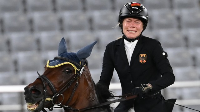 Equestrian sport: The jockey and the desperate horse: quintet Annika Schleu at the Summer Olympics in Tokyo.