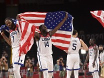 Joie des joueurs des USA Durant Kevin (USA) / Green Draymond (USA) BASKETBALL : Finale France vs Etats Unis - Jeux Olym