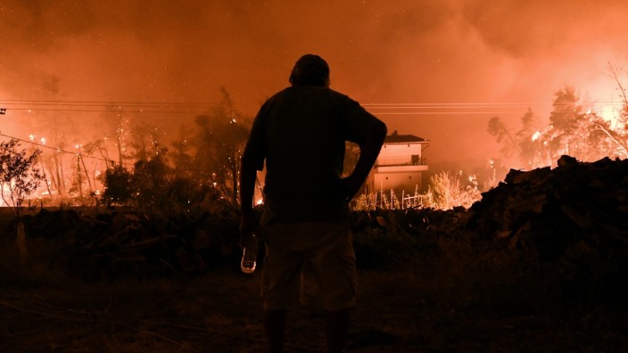 Wildfire spreads on Evia island
