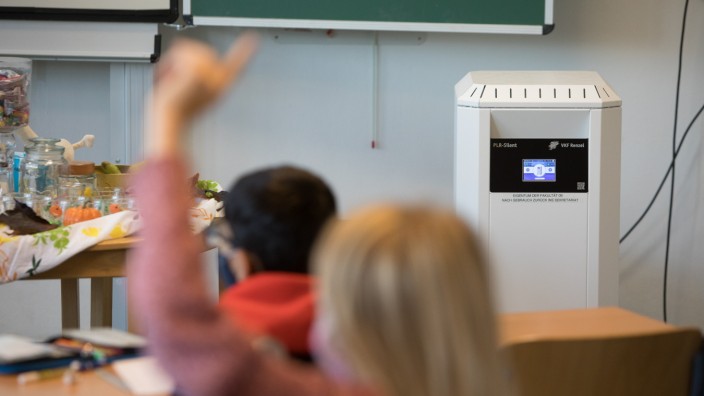 Schulen im Landkreis Freising: Raumluftfilter in Schulen sind aktuell ein großes Thema in der Corona-Pandemie. Ein Forschungsprojekt der Hochschule München soll unter anderem die Frage klären, wie stark die Luftfilter zur Luftreinhaltung beitragen können.