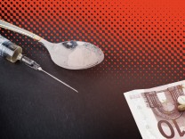 Drogensucht und Kriminalität: Ein Kügelchen Heroin, 90 Tagessätze