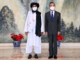 Mullah Abdul Ghani Baradar, Taliban-Führer, war auf Einladung Chinas zu Gast in Tianjin und sprach mit Außenminister Wang Yi.