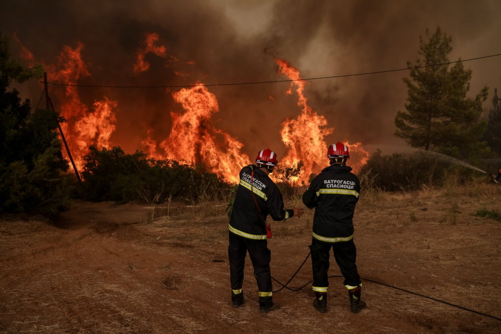 Griechenland - Insel Euböa, Feuer in Galatsona im Norden der griechischen Insel Euböa (Evia). Feuerwehrleute und Einwoh