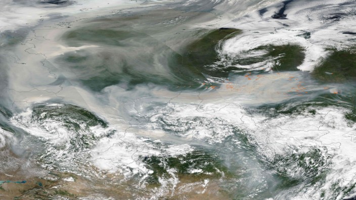 Waldbrände in Russland: Ein Foto der US-Raumfahrtbehörde Nasa zeigt den Rauch von Hunderten Waldbränden über Russland - er hat dieses Jahr sogar den Nordpol erreicht.