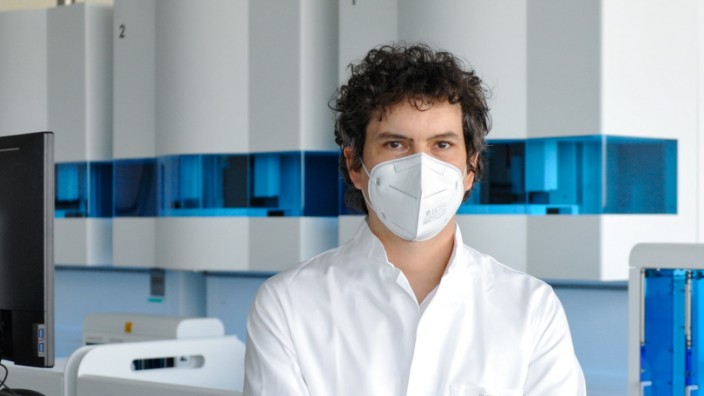 Auf den Spuren des Virus: Marc Becker ist Labormediziner und Geschäftsführer des Labors mit Sitz in Ramersdorf.