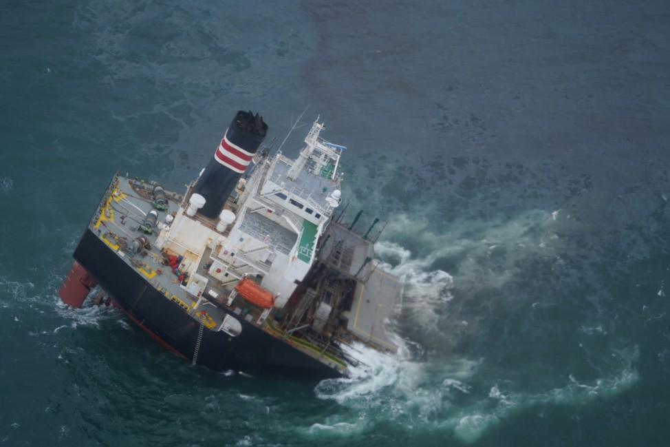 Havarierter Frachter vor Japan verliert Öl