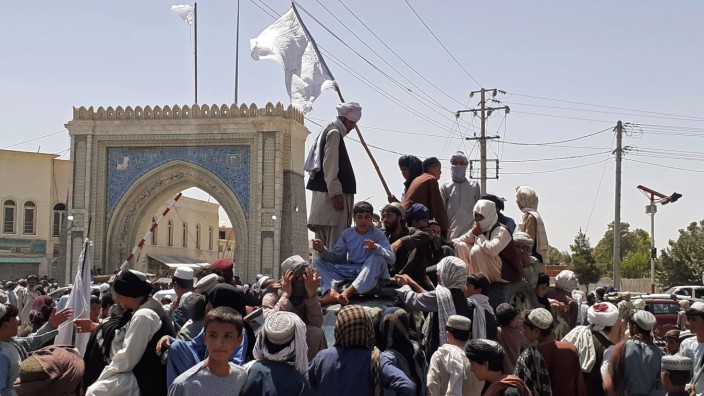 Afghanistan: Die weiße Fahne der Taliban weht über Kandahar - und vermutlich bald auch über Kabul.