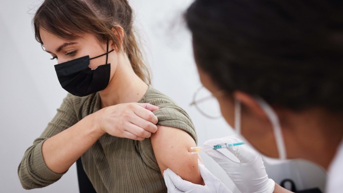 Coronavirus - Letzte Erstimpfungen in Hamburger Impfzentrum