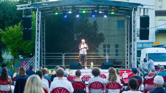 Kulturpolitik: Auch in Grafing hat der "Kultursommer 2021" Station gemacht, geboten war ein Bayerischer Poetry Slam. Nun wird die mobile Bühne die Stadt vermutlich nicht mehr so oft verlassen.