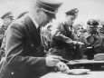 Adolf Hitler bei einem Frontbesuch, 1941