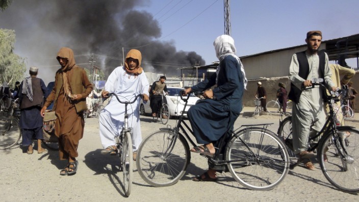 Außenpolitik: Jeden Tag kommen Schreckensmeldungen aus Afghanistan, das nach dem Abzug der internationalen Truppen von den islamistischen Kämpfern der Taliban überrannt wird. Im Bild: Straßenszene in Kandahar.